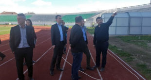 Ministri Shala shprehet i kënaqur me dinamikën e punimeve në stadiumin “Adem Jashari”