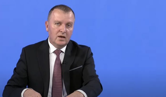 Shemsi Jashari  Qeveria po tejkalon Kushtetutën dhe synon zgjerim pushteti përmes ligjeve të kontestuara