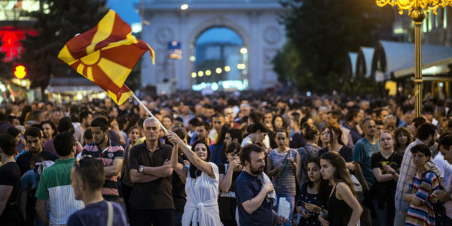 Në Shkup po zhvillohen protesta të fuqishme kundër Qeverisë dhe kryetarit të Maqedonisë