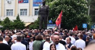 Më 5 Maj në Ditën e Dëshmorëve, në Bajram Curr të Shqipërisë është zbuluar shtatorja e heroit të kombit, Tahir Sinani