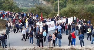 Hashim Thaçit shpehet kundër protestave dhe bllokimit të rrugëve, thotë se po punohet për pajtim me Serbinë