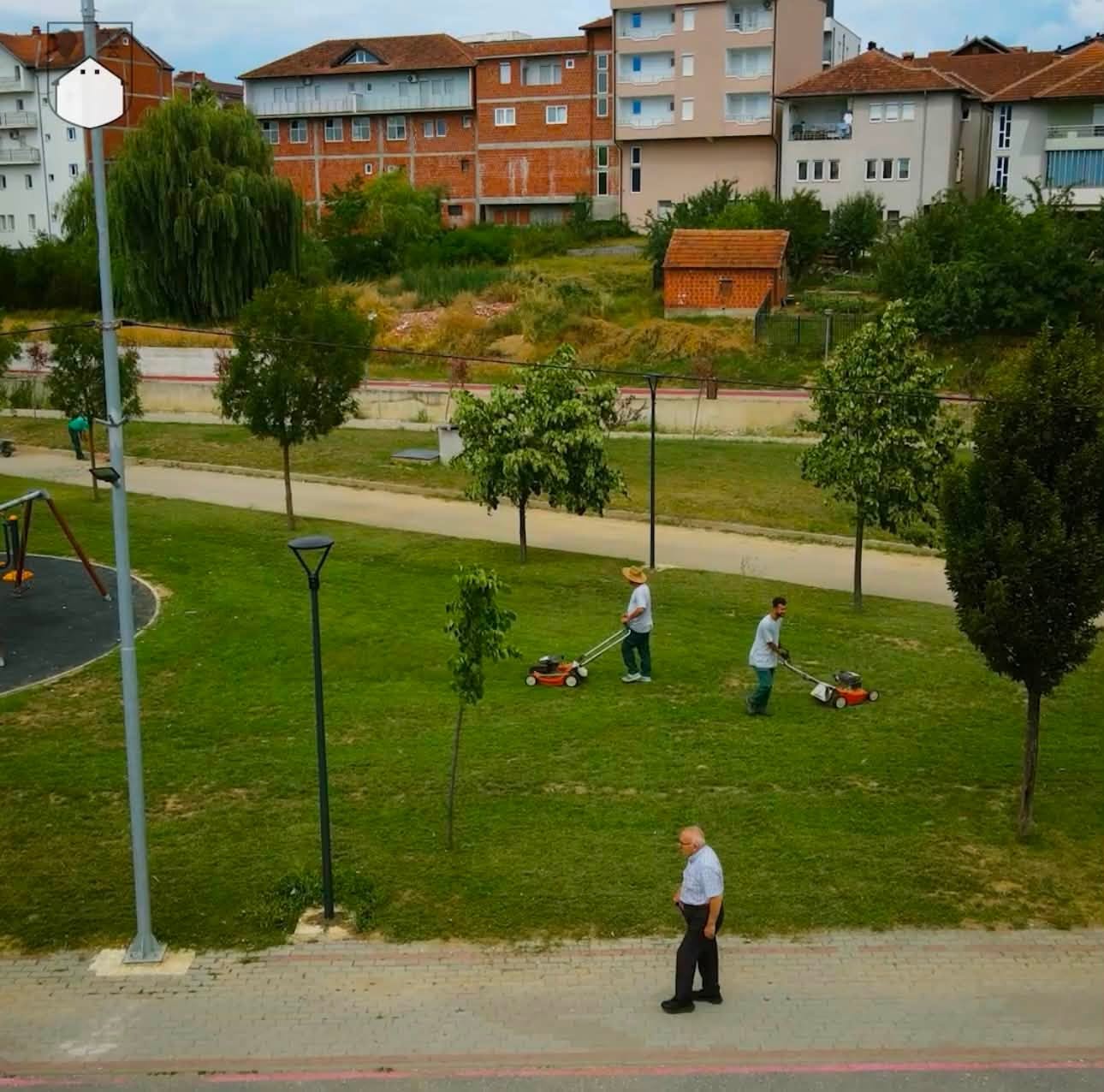 Mirëmbajtja e hapësirave publike po vazhdon me intensitet në të gjithë komunën