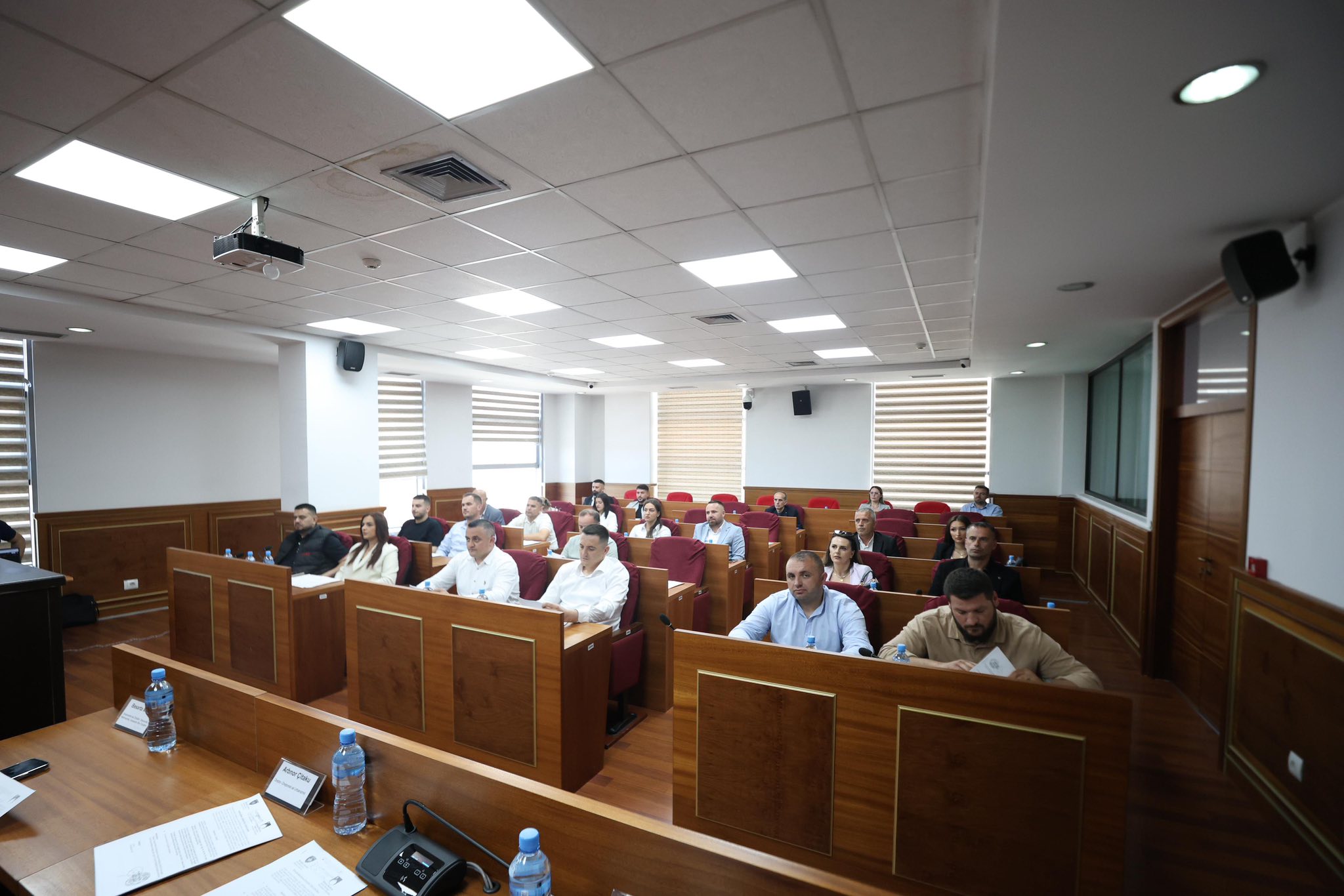 Kuvendi Komunal i Skenderajt mbajti mbledhjën e rregullt për muajin maj
