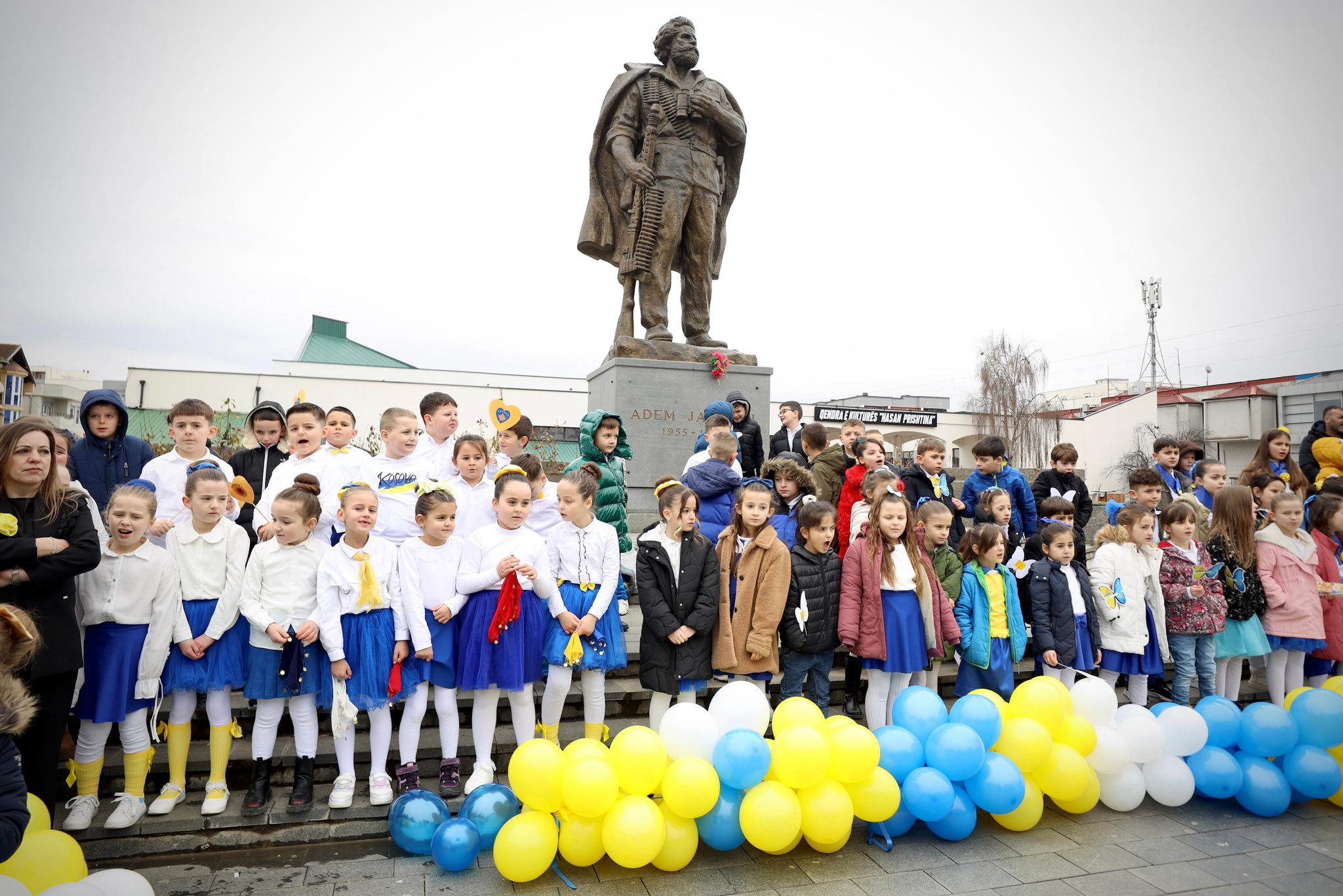 Nxënësit e Shkollës  Shaban Jashari  në Skenderaj organizuan një program të veçantë artistik dhe kulturor