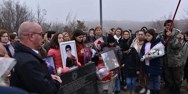 Kryetari i Rahovecit, Smajl Latifi, ka përkujtuar të rënë në bjeshkët e Pashtrikut, në krye me Muhamet Malësorin