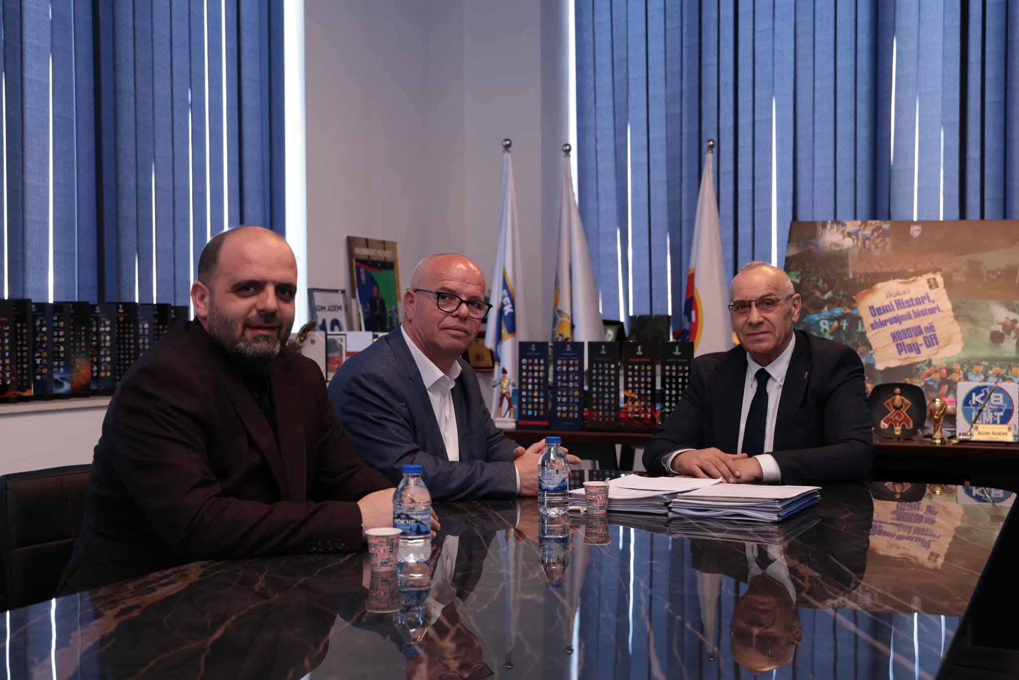 Kryetari Latifi takoj kryetarin e FFK së Agim Ademi