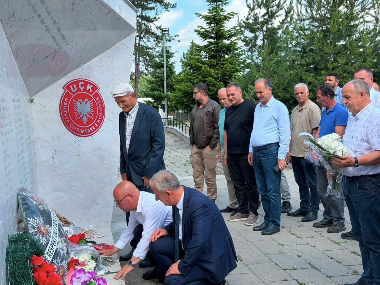 Përkujtohet në 27 vjetorin e rënies  Heroi i kombit  Mentor Krasniqi