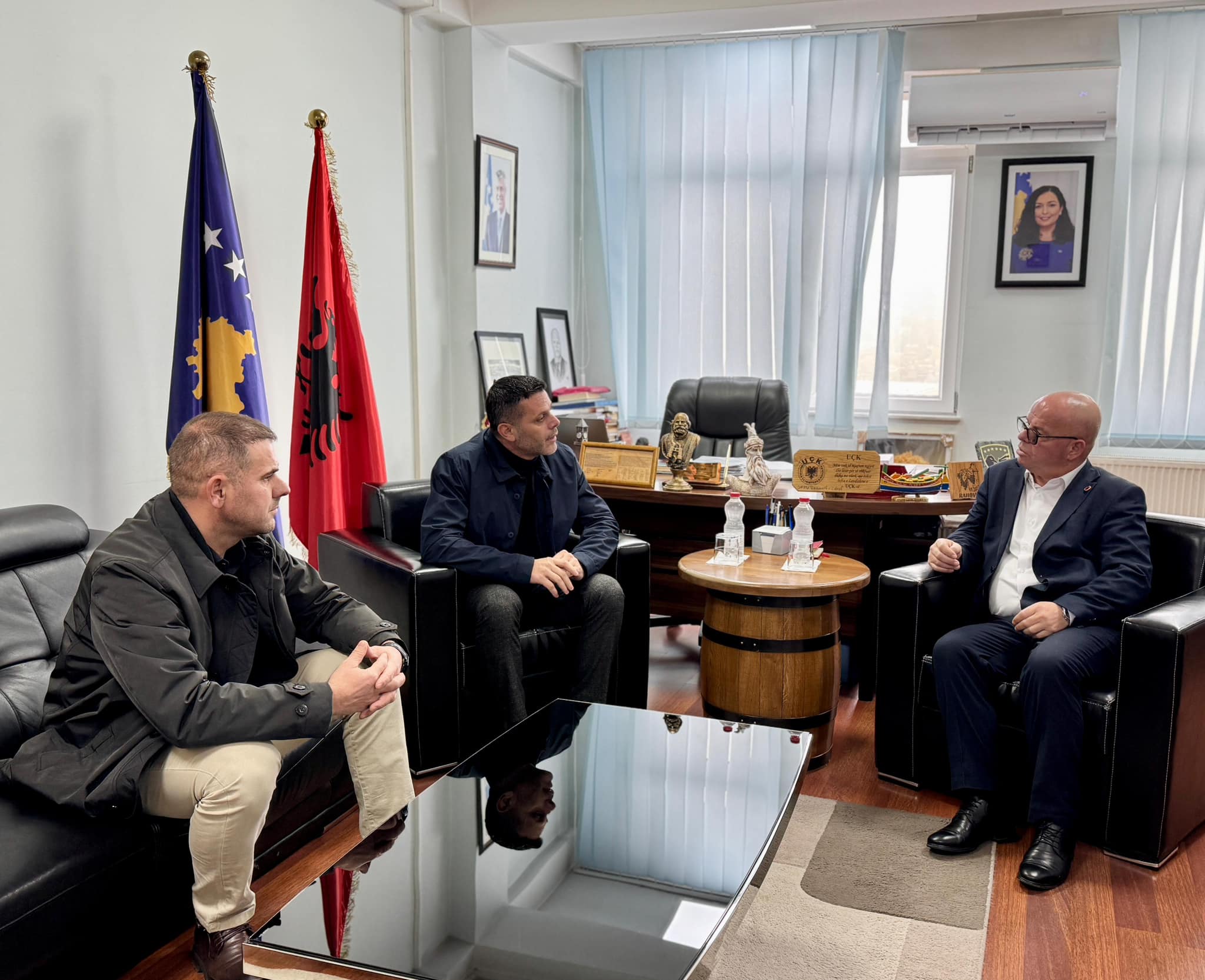 Kryetari Smajl Latifi priti në takim drejtuesit e KRM Ekorregjioni