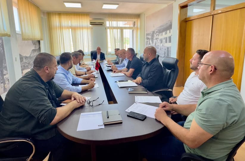 Kryetari Smajl Latifi mbajti mbledhjen e radhës me Drejtorë të Drejtorive