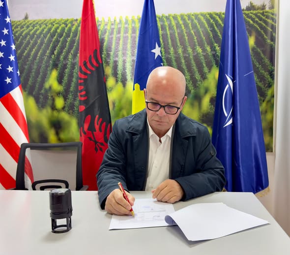 Latifi  Dimrit i paraprijmë me kohë  me planifikim dhe me përgjegjësi