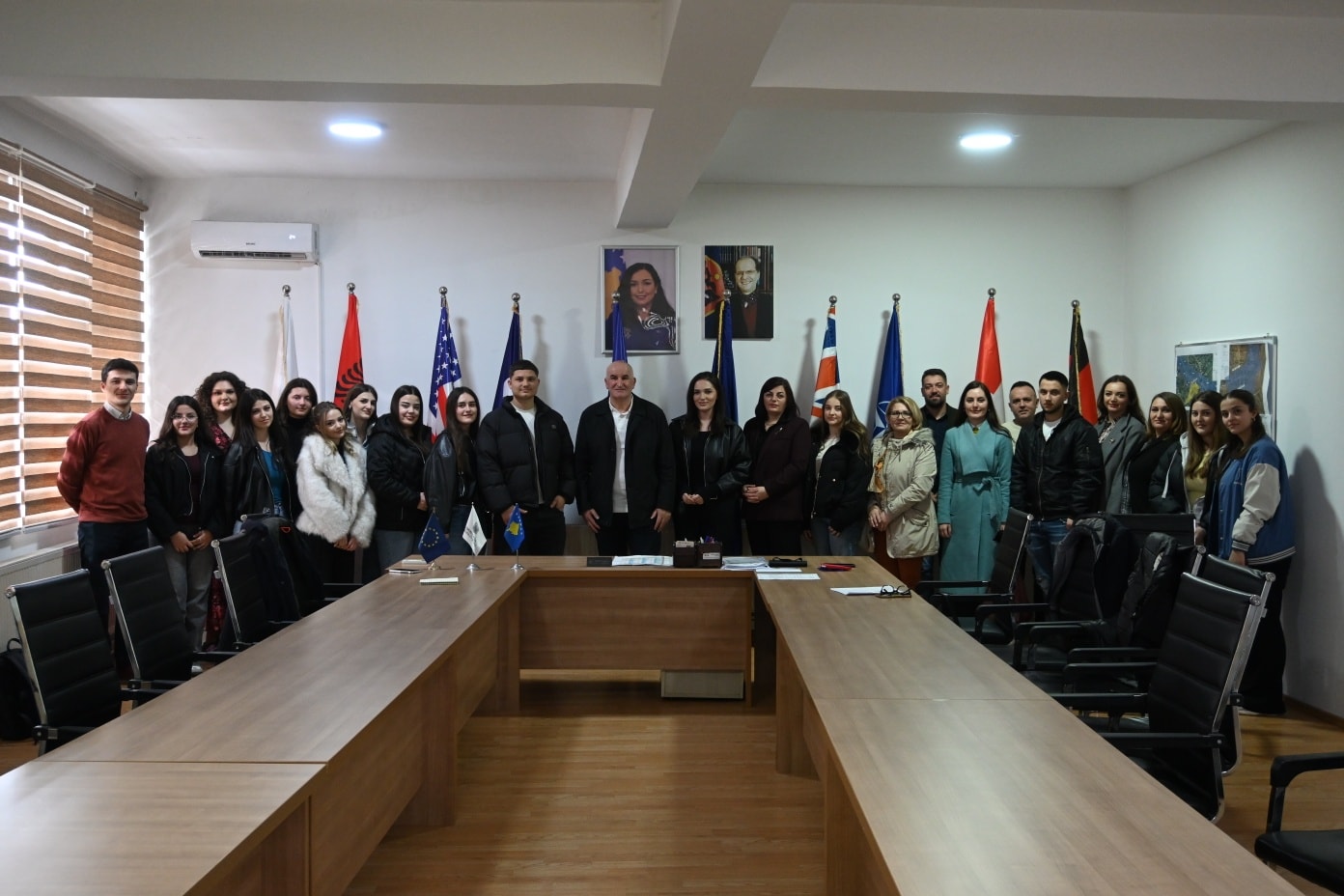 Kryetari Haliti priti në takim nxënësit nga shkolla  Kongresi i Manastiri  që kanë zënë vendin e II të në garat kombëtare të mendimit kritik