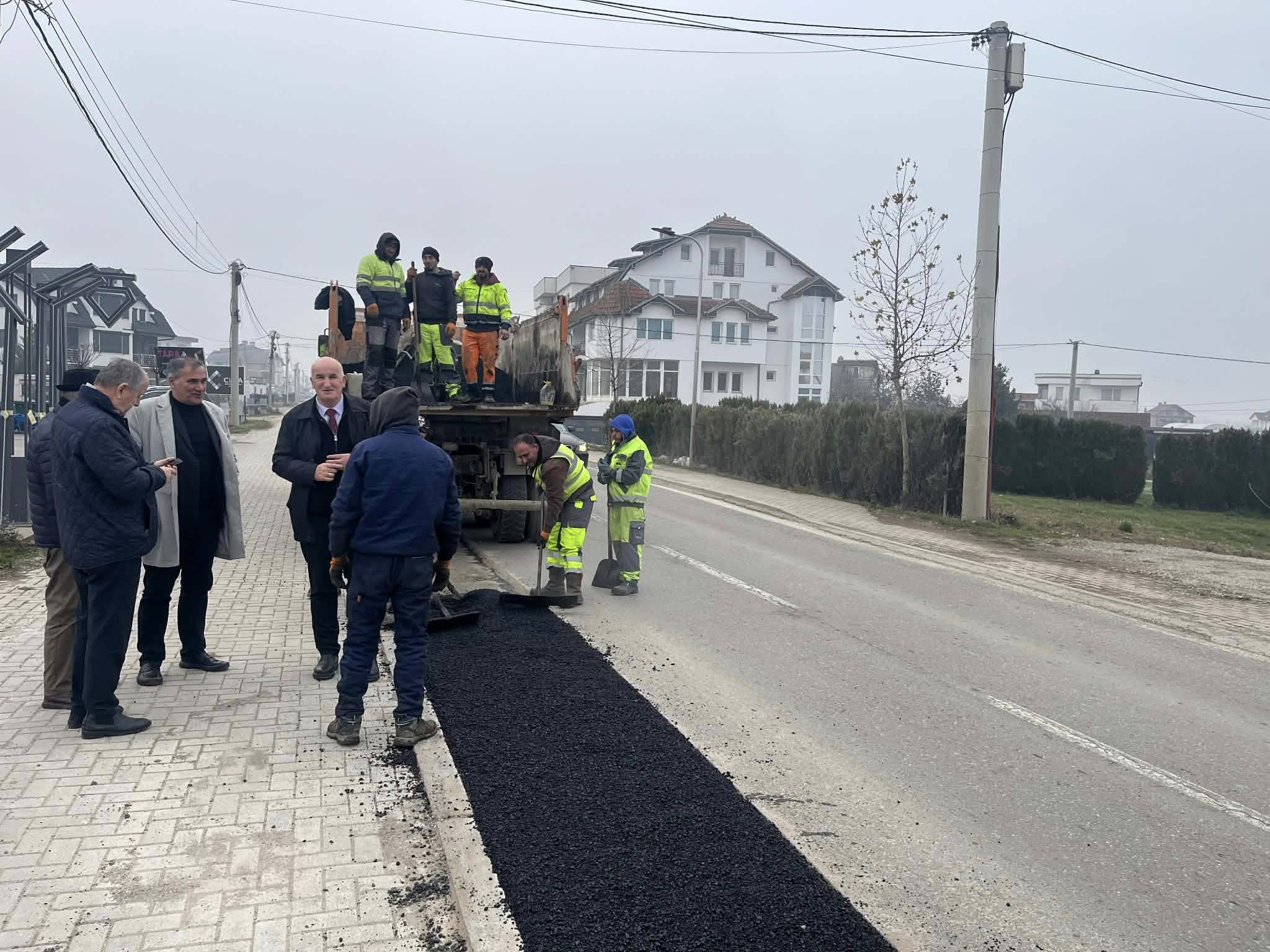 Asfaltohet degëzimi i rrugës  Bajram Ahmeti  në Smirë si dhe po punohet në rrugën Viti Gëricë