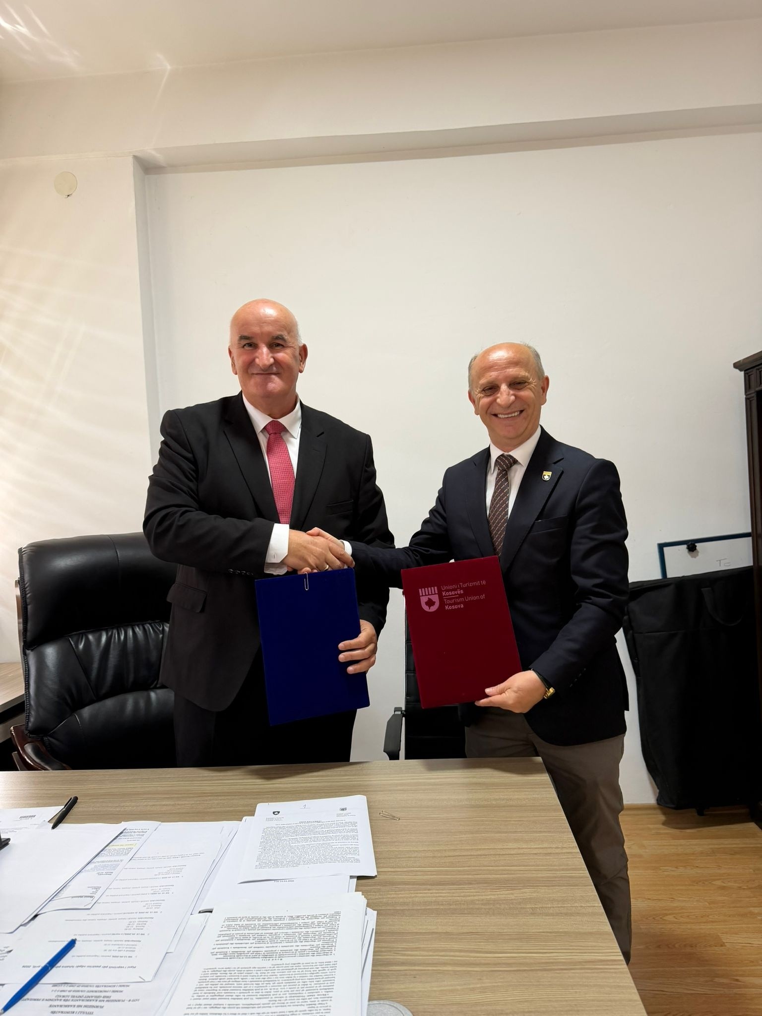 Komuna e Vitisë dhe Unioni i Turizmit të Kosovës nënshkruajnë Memorandum Bashkëpunimi për zhvillimin e turizmit
