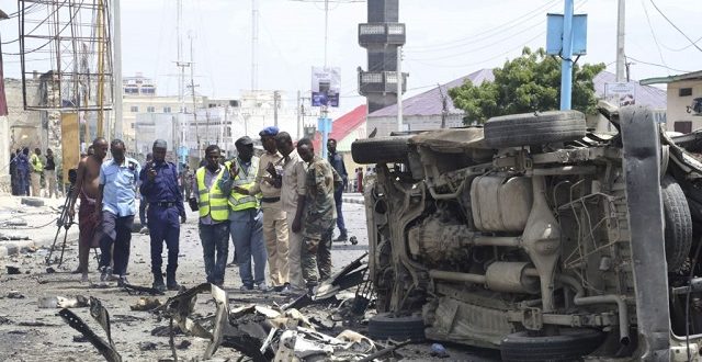 Një sulmues vetëvrasës ka sulmuar qeverinë në kryeqytetin e Somalisë, Mogadishu