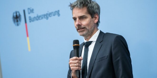 Steffen Hebestreit: Targat të mos e pengojnë dialogun e normalizimit, Asociacioni të hyjë në axhendën e dialogut
