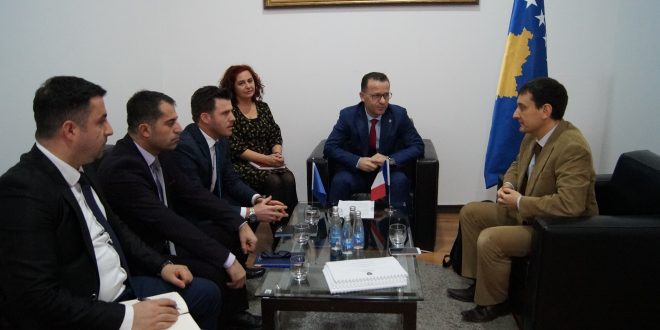 Zëvendësministri i MTI-së, Faton Thaçi, takoi atasheun e ambasadës së Francës në Kosovë, Joseph Giustiniani