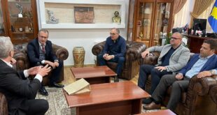 Kryetari i komunës së Prizrenit, Shaqir Totaj, priti në takim guvernatorin e Qarkut Atashehir të Stambollit, Ismail Hakki Ertash