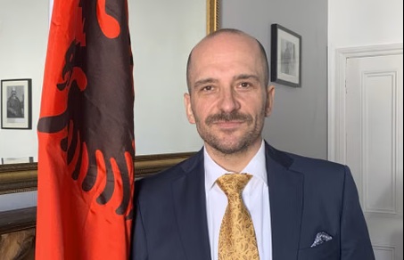 Ambasadori Ferizi akuzon mediat britanike  Shqiptarët po stigmatizohen padrejtësisht