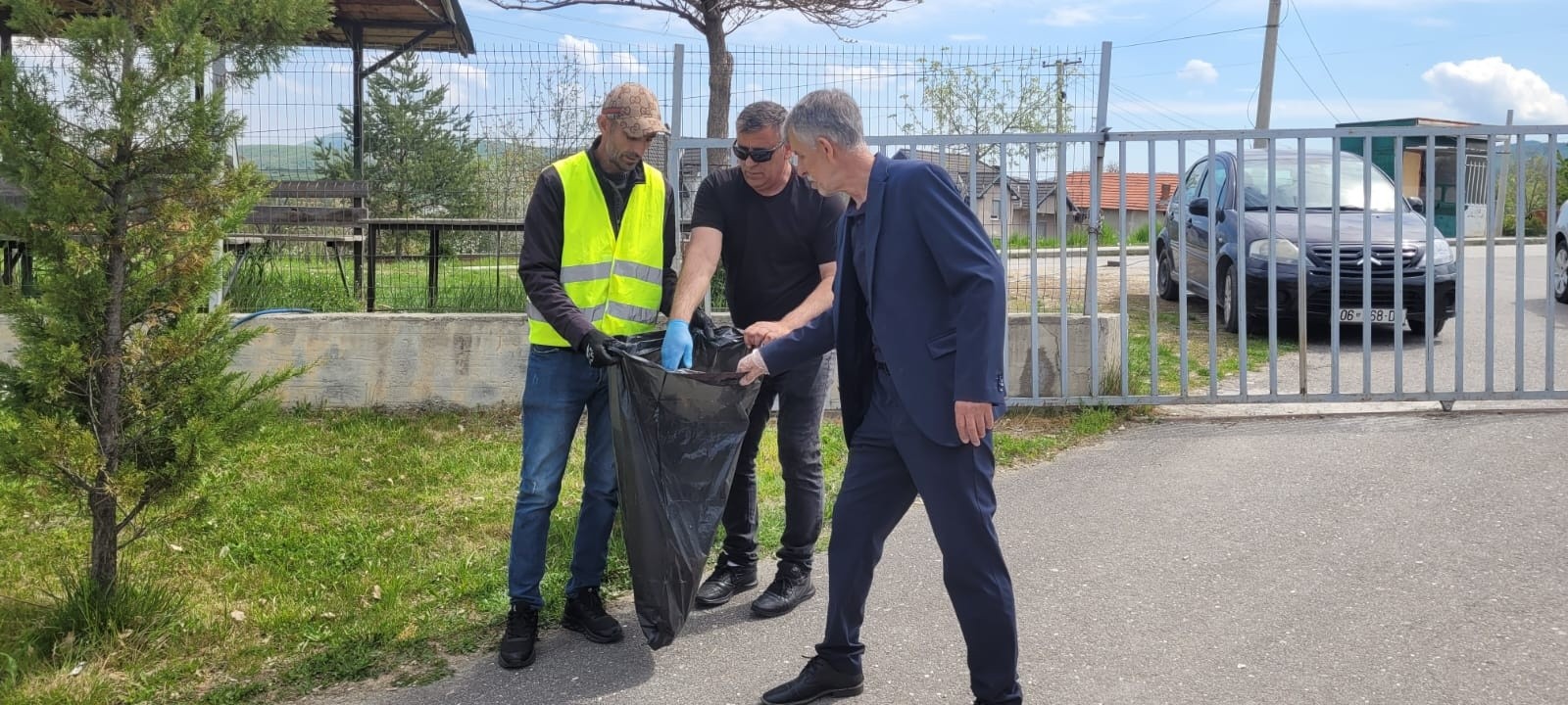 Në Beguncë u zhvillua aksion për pastrimin e hapësirave publike