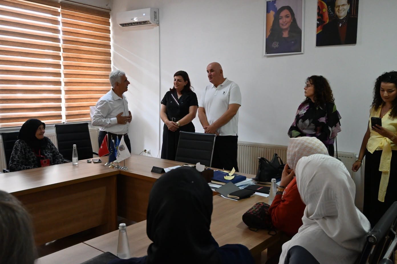 Kryetari Haliti priti në takim shqiptarë familjet e së cilëve ishin zhvendosur për në Turqi