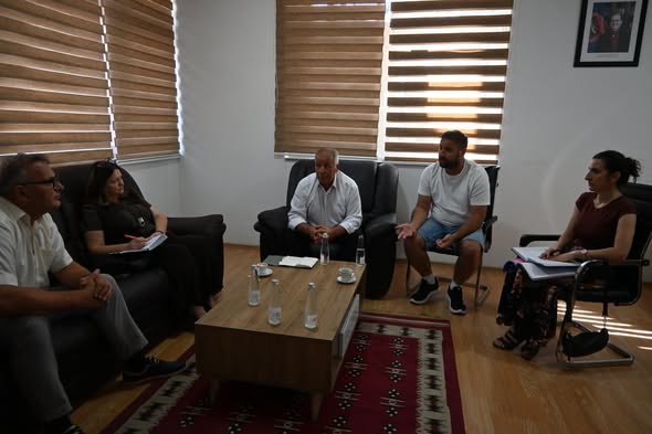Zv  Kryetari Hasan Aliu priti në takim përfaqësuesit e KRU  Hidromorava 