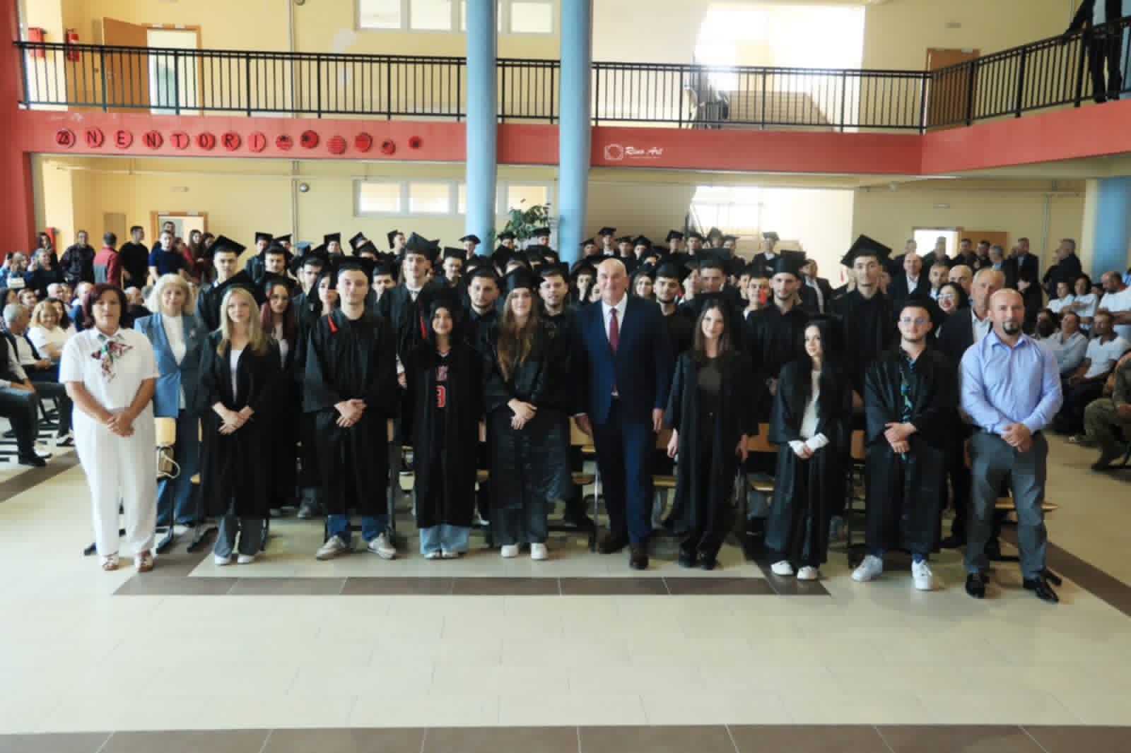 U mbajt për herë të parë ceremonia e diplomimit të maturantëve të Shkollës së Mesme Teknike  Jonuz Zejnullahu  në Viti