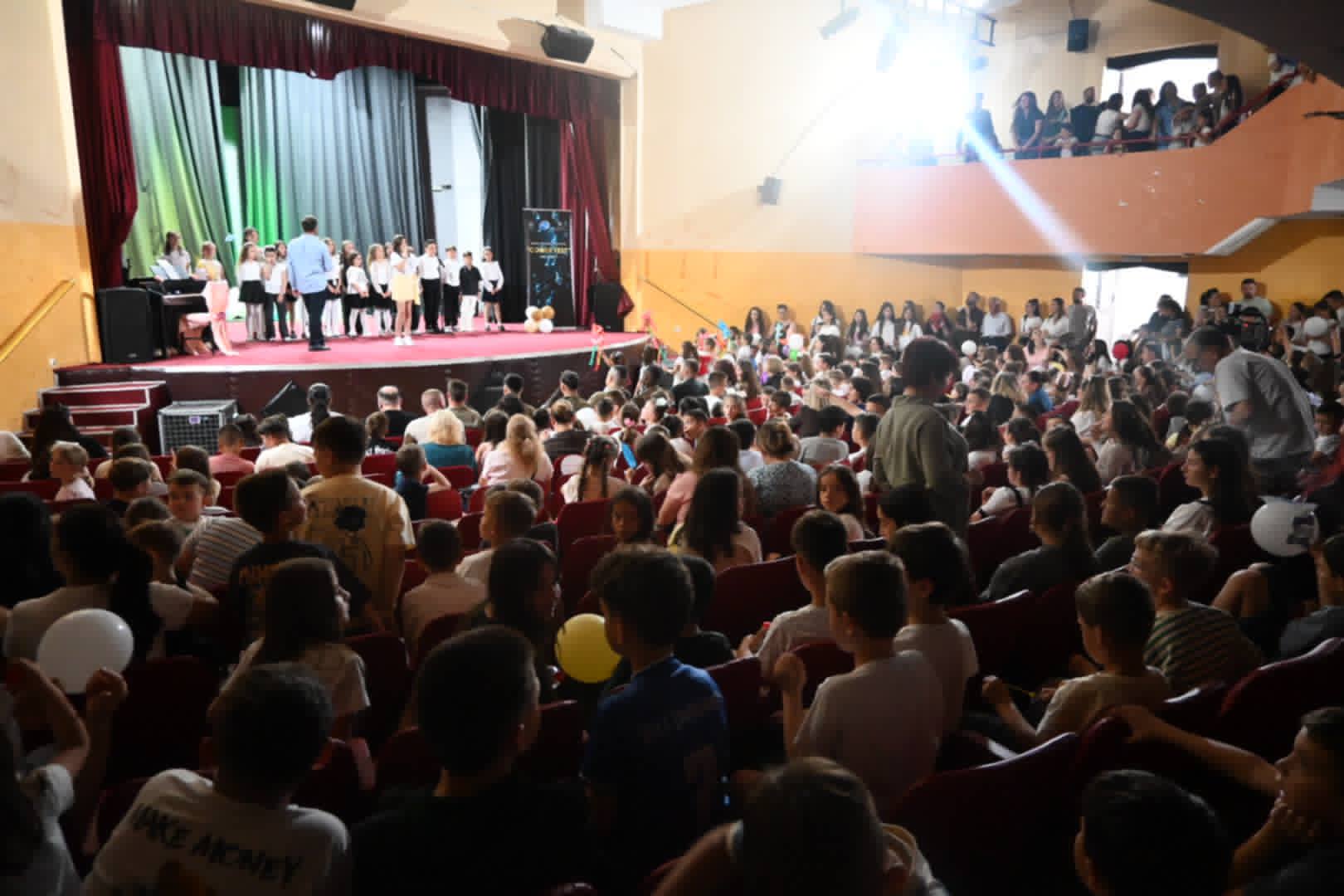 Në Viti u mbajt edicioni i VIII të i Festivalit të fëmijëve  Cover Fest  në kuadër të 1 Qershorit   Ditës Ndërkombëtare të Fëmijëve