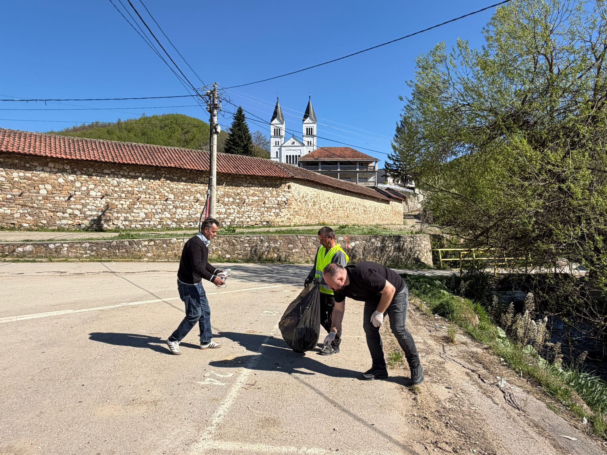 Në Stubëll të Epërme dhe Letnicë vazhduan aksionet e pastrimit të hapësirave publike