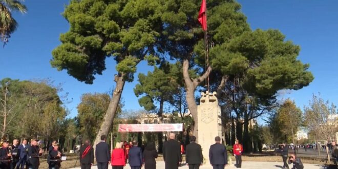 Sot në qytetin e Vlorës u mbajt ceremonia festive, shtetërore, për këtë ditë historike të të gjithë shqiptarëve