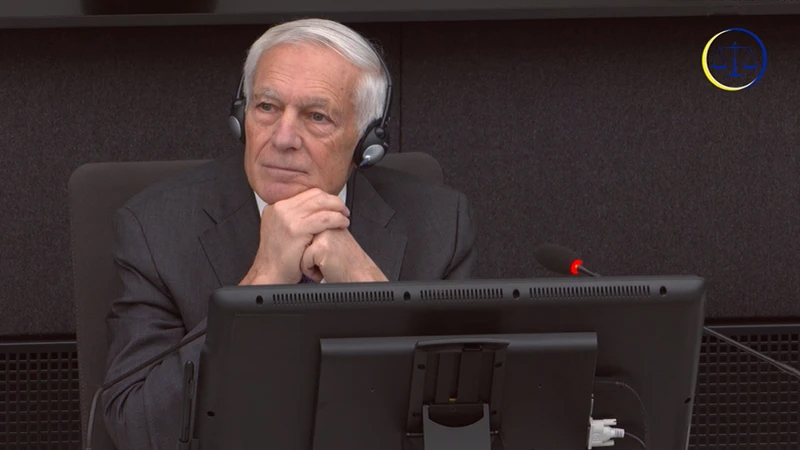 Ish komandanti suprem i forcave të NATO s në Evropë  gjenerali Wesley Clark  ka përfunduar dëshminë e tij