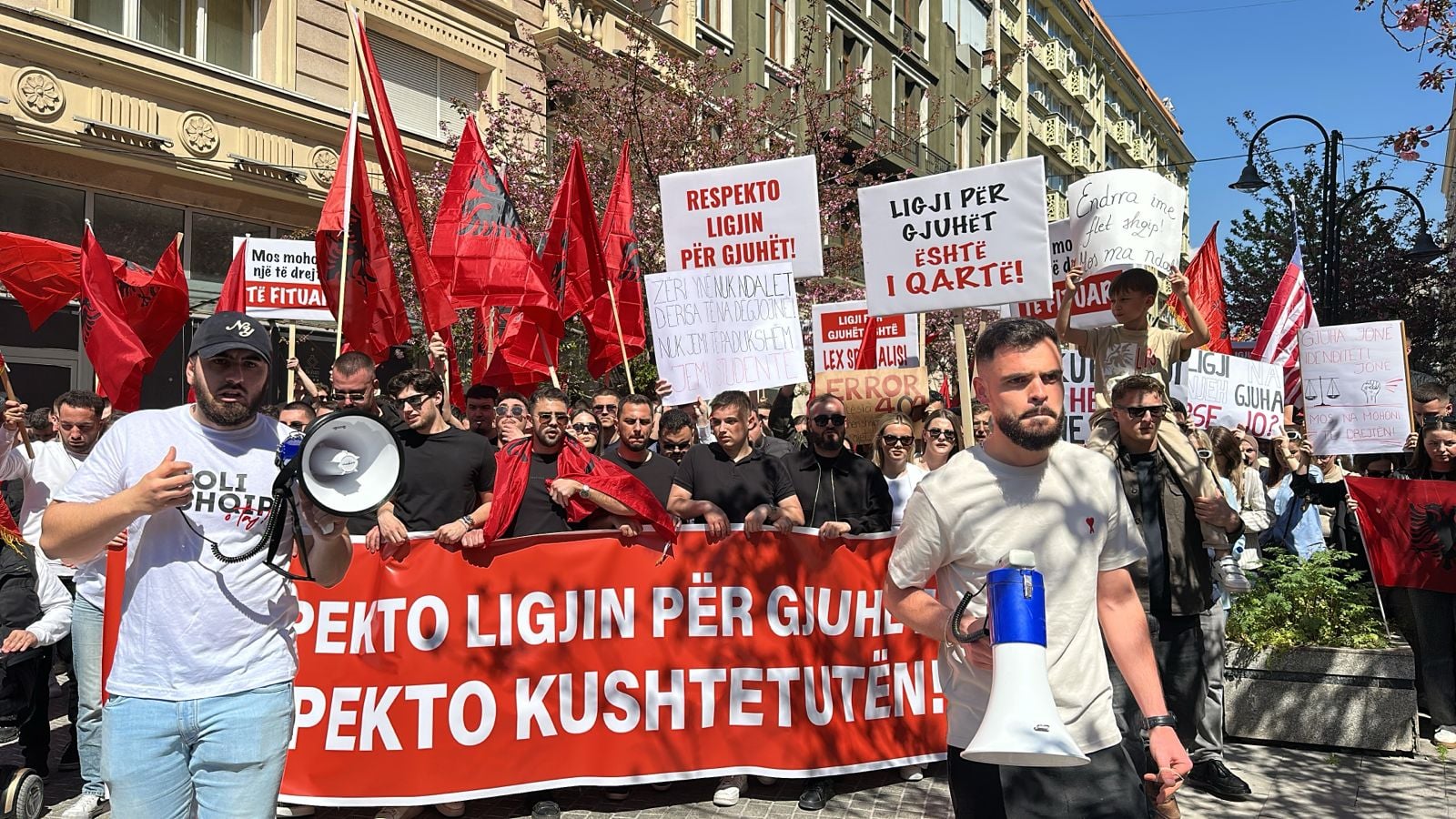 Protestë e studentëve shqiptarë në Maqedonia e Veriut  Kërkohet zbatimi i ligjit për gjuhën shqipe dhe dorëheqja e Hristijan Mickoski dhe Igor Filkov