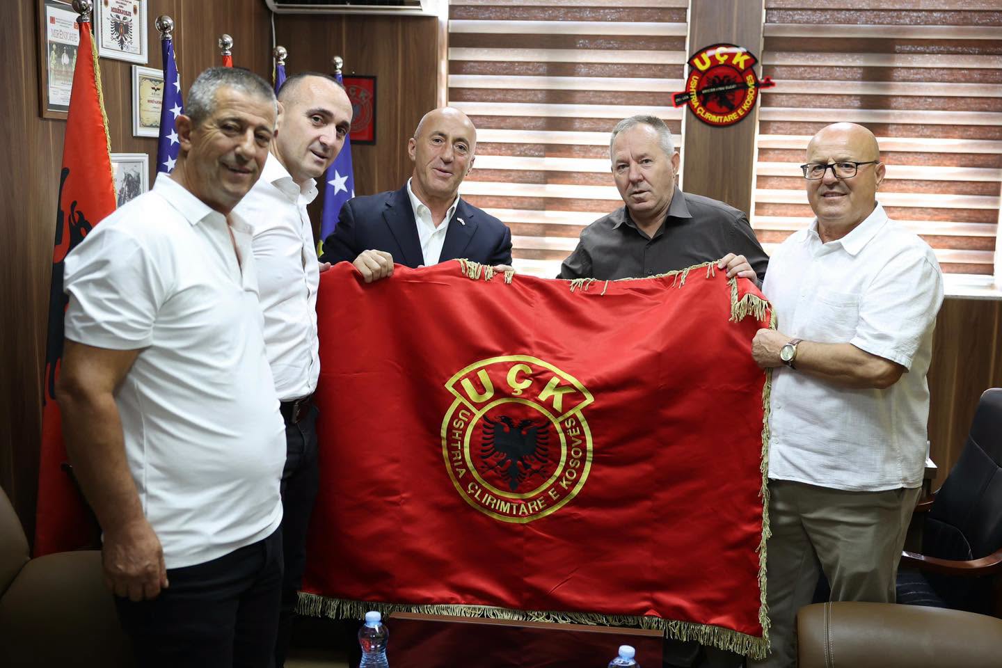 Ramush Haradinaj viziton OVL UÇK në  Pranon flamurin e Ushtrisë Çlirimtare të Kosovës