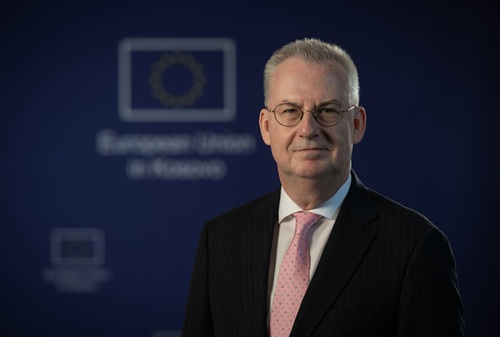 Dirk Schuebel merr detyrën si ambasador i BE së në Kosovë  kërkon formimin e shpejtë të institucioneve