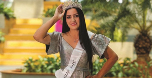 albert-z-zholi-xheni-krypi-nga-auditoret-tek-skenat-nderkombetare-nje-shpirt-qe-kendon-dhe-shkruan