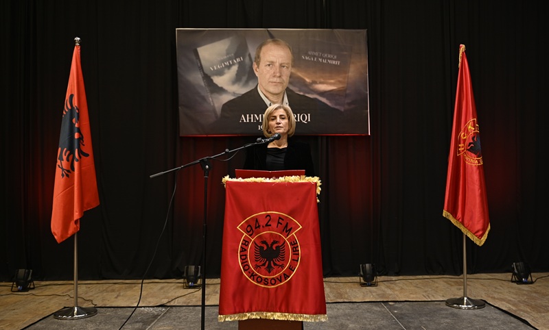 Në fund të Akademisë  në emër të familjes Qeriqi  të pranishmit i përshëndeti vajza e profesorit  Antigona Qeriqi