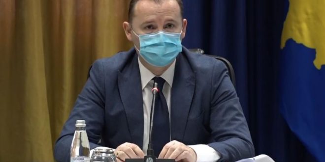 Ish-ministri Armend Zemaj dyshon se numri i rasteve të infektuarve me Covid-19 në vend nuk është real