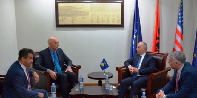 Ministri i Infrastrukturës, Lutfi Zharku, priti në takim drejtorin e Bankës Botërore në Kosovë, Marco Mantovanelli
