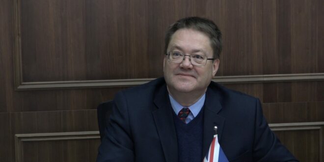 Ambasadori anglez, Nicholas Abbott, thotë se lufta e UÇK-së, as ajo e Kosovës për liri, nuk janë në gjyq dhe nuk duhet të gjykohen
