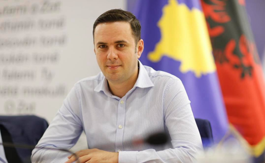 Ministri: Abdixhiku: 35 me 17, është fitorja e parë kundër COVID- 19 në Kosovë, drita në fund të tunelit po shihet