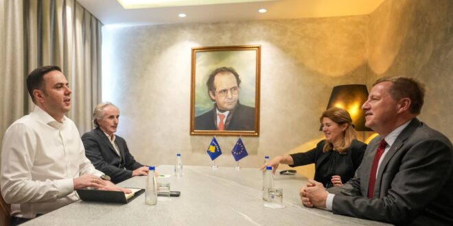Kryetari i LDK-së, Lumir Abdixhiku, ka biseduar me ambasadorin e Bashkimit Evropian në Kosovë, Tomas Sunyog
