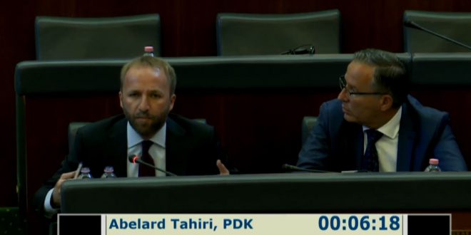 Abelard Tahiri: Kryeministri i një prej vendeve më të ë varfra në Evropë që gjen kohë 15 ditë të pushojë e shetitet jashtë vendit