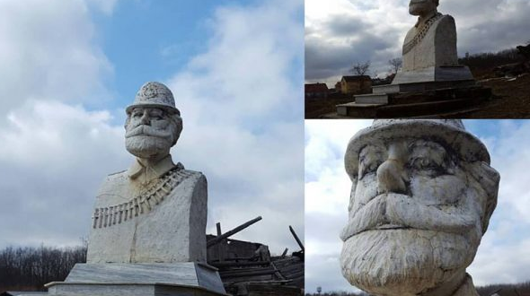 Busti i heroit kombit, Adem Jashari në Prekaz është dëmtuar dhe është në gjendje të rëndë, rrezikon të shkatërrohet