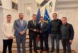 Adem Lushaj: Në Strasburg, takova Ambasadorin Fitor Murati, dhurova librin tim për krimet serbe në Deçan dhe diskutova mundësinë e promovimit të tij
