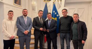 Adem Lushaj: Në Strasburg, takova Ambasadorin Fitor Murati, dhurova librin tim për krimet serbe në Deçan dhe diskutova mundësinë e promovimit të tij