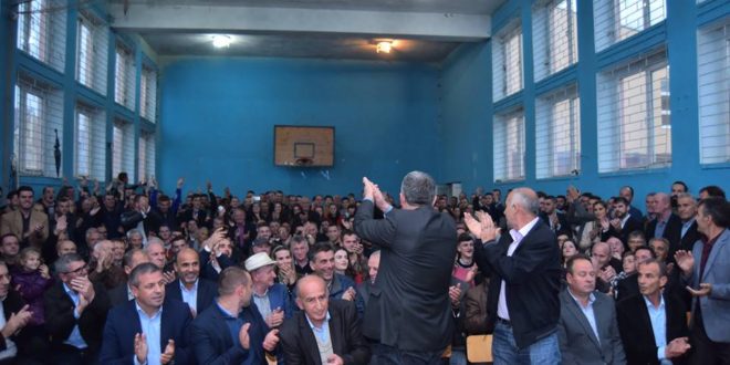 Kandidati i LDK-së për kryetar, në Besianë, Agim Veliu, ka mbajtur një takim me banorët e pjesës së qytetit ‘ Besiana 3’