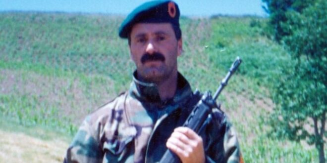 Më 19 korrik të vitit 1998 kishte filluar Beteja për Mbrojtjen e Rahavecit. Atë ditë ka rënë edhe komandanti, Agim Çelaj