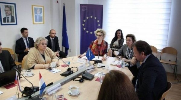 Ministrja Ahmetaj takon ambasadorët e shteteve anëtare të BE-së