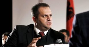 Kryetari i Prishtinës Shpend Ahmeti paralajmëron padi për shpifje ndaj PDK-së