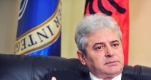 Ahmeti: Ekzistenca e shumë partive po i dëmton shqiptarët në Maqedoni, ne nuk jemi shumë për t’u ndarë