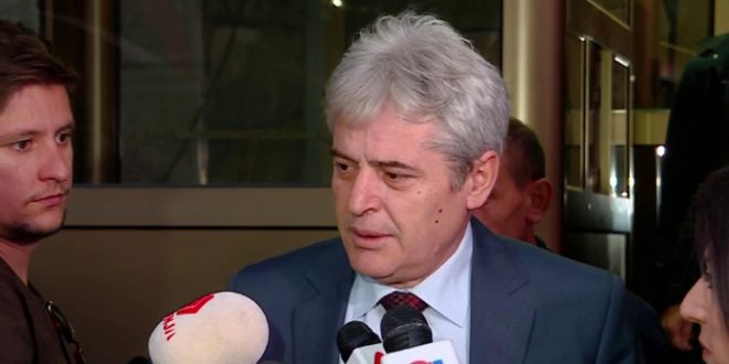 Kryetari i BDI-së, Ali Ahmeti përfundoi hetimin dyditorë me hetuesit e Prokurorisë Speciale të Gjykatës së Hagës